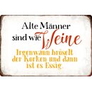 Schild Spruch "Alte Männer sind wie Weine"...