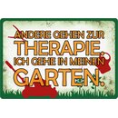 Schild Spruch "Andere gehen zur Therapie, ich in...