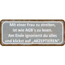 Schild Spruch "Frau streiten, AGB‘s lesen -...