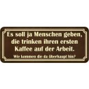 Schild Spruch "Menschen trinken ersten Kaffee auf...