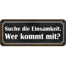 Schild Spruch "Suche Einsamkeit - wer kommt...