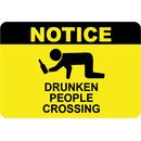 Schild Spruch "Notice, drunken people crossing"...