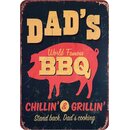 Schild Spruch Dads world famous BBQ, chillin and grillin...