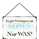 Schild Spruch "Es gibt Wichtigeres als Shoppen, nur...