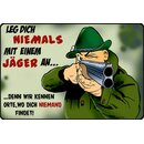 Schild Spruch "Leg dich nie mit Jäger an, Orte...