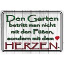 Schild Spruch "Garten betritt man nicht mit...