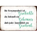 Schild Spruch "Vergangenheit, Geheimnis,...