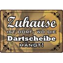 Schild Spruch "Zuhause ist dort wo die Dartscheibe...