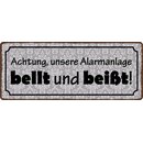 Schild Spruch "Alarmanlage bellt und...