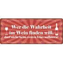 Schild Spruch "Wer die Wahrheit im Wein finden...