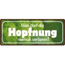 Schild Spruch "Man darf die Hopfnung niemals...