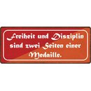 Schild Spruch "Freiheit und Disziplin zwei Seiten...