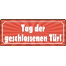 Schild Spruch "Tag der geschlossenen Tür"...
