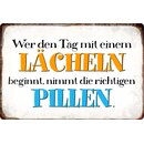 Schild Spruch "Wer den Tag mit einem Lächeln...