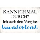 Schild Spruch "Kann ich mal durch, Wunderland"...