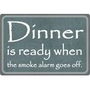 Schild Spruch "Dinner is ready when the smoke alarm...