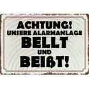 Schild Spruch "Unsere Alarmanlage bellt und...