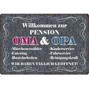 Schild Spruch "Willkommen zur Pension Oma und...