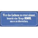 Schild Spruch "Wer Leben zu ernst nimmt, braucht...