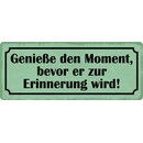 Schild Spruch "Genieße Moment, bevor er zur...
