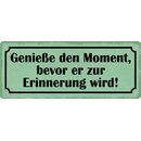 Schild Spruch "Genieße Moment, bevor er zur...