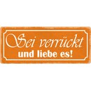 Schild Spruch "Sei verrückt und liebe es"...