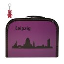 Pappkoffer (mit Borde) violett mit Skyline von Leipzig inkl. 1 Reflektorbärchen