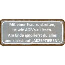 Schild Spruch "Frau streiten, AGB‘s lesen -...