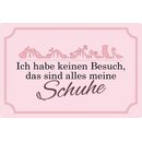 Schild Spruch "kein Besuch, alles meine Schuhe"...