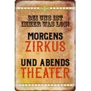 Schild Spruch "immer was los, morgens Zirkus abends...