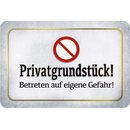 Schild Spruch "Privatgrundstück, Betreten auf...