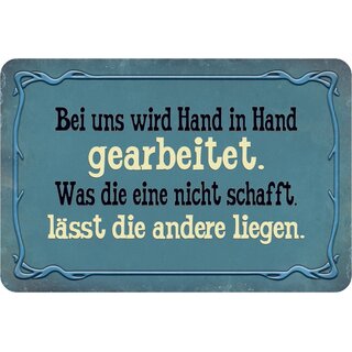 Schild Spruch "bei uns Hand in Hand gearbeitet, eine nicht schafft andere liegen" 20 x 30 cm Blechschild