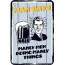 Schild Spruch "Man cave, manly men doing manly...